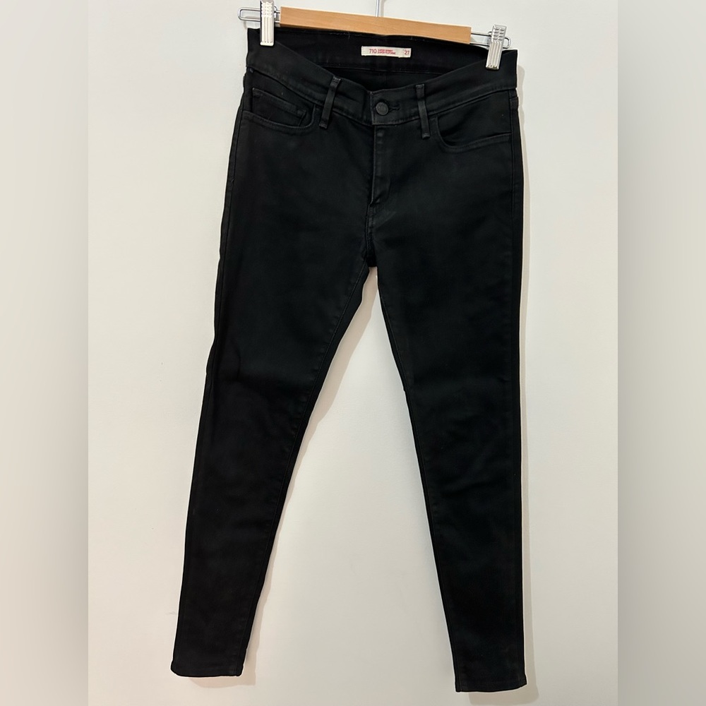Levi’s 710 Super Skinny Coated mid rise jeans
